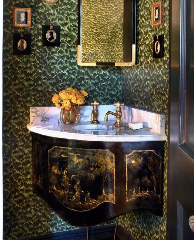 Awkward spaces can yield some memorable moments. This hand painted Chinoiserie apron packs a punch 🥊 in our clients’ formal powder #chinoiserie #southerndesign #powderrooms  #cornersinks #melissarufty 📷 @kerrimcaffety