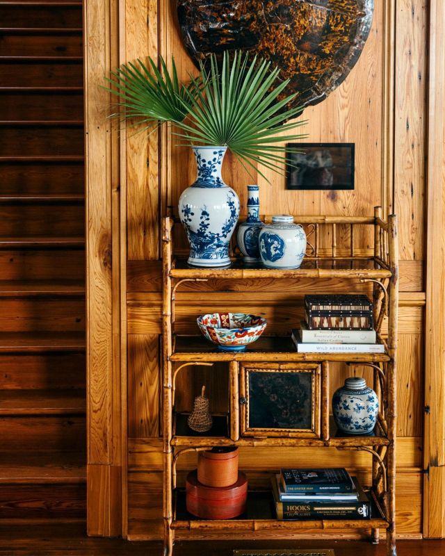 Hand waxed cypress and things…
#tropical #handsome #layering #melissarufty. 📷 @AugustaSagnelli