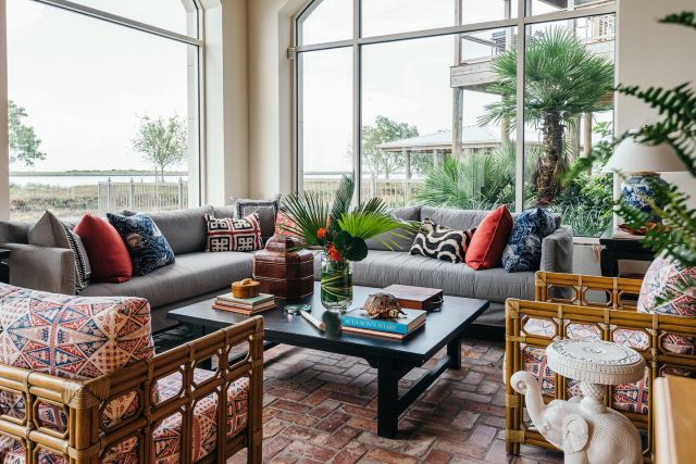 Feels like summer! A family room at our Louisiana fishing retreat— cozy and ready for wet bathing suits! 📷 @augustasagnelli  #kidfriendly #summerhouse #beachhouse #vacationhome #melissarufty